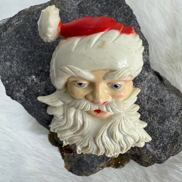 Vintage Composite Plastic Santa Claus Pin 2.25" Pin Back - Picture 3 of 5